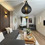 Champs Elysées - Deluxe Family Apartments
