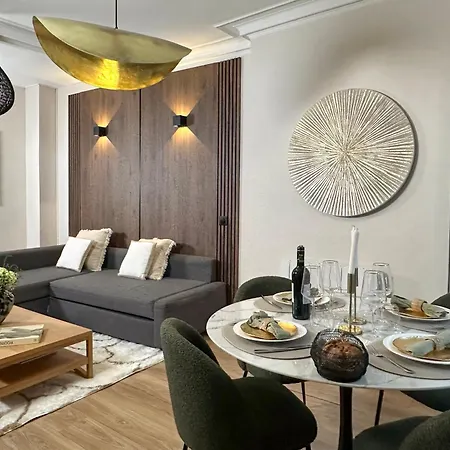 Champs Elysees Area Apartment *