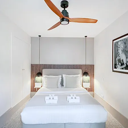 Champs Elysees Area Apartment