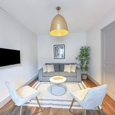 Champs Elysees Area Apartment Paris